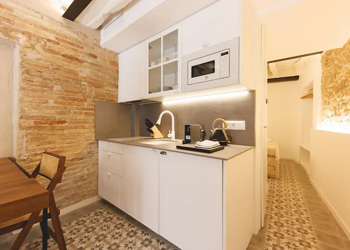 Bravissimo Mora 14, Monthly